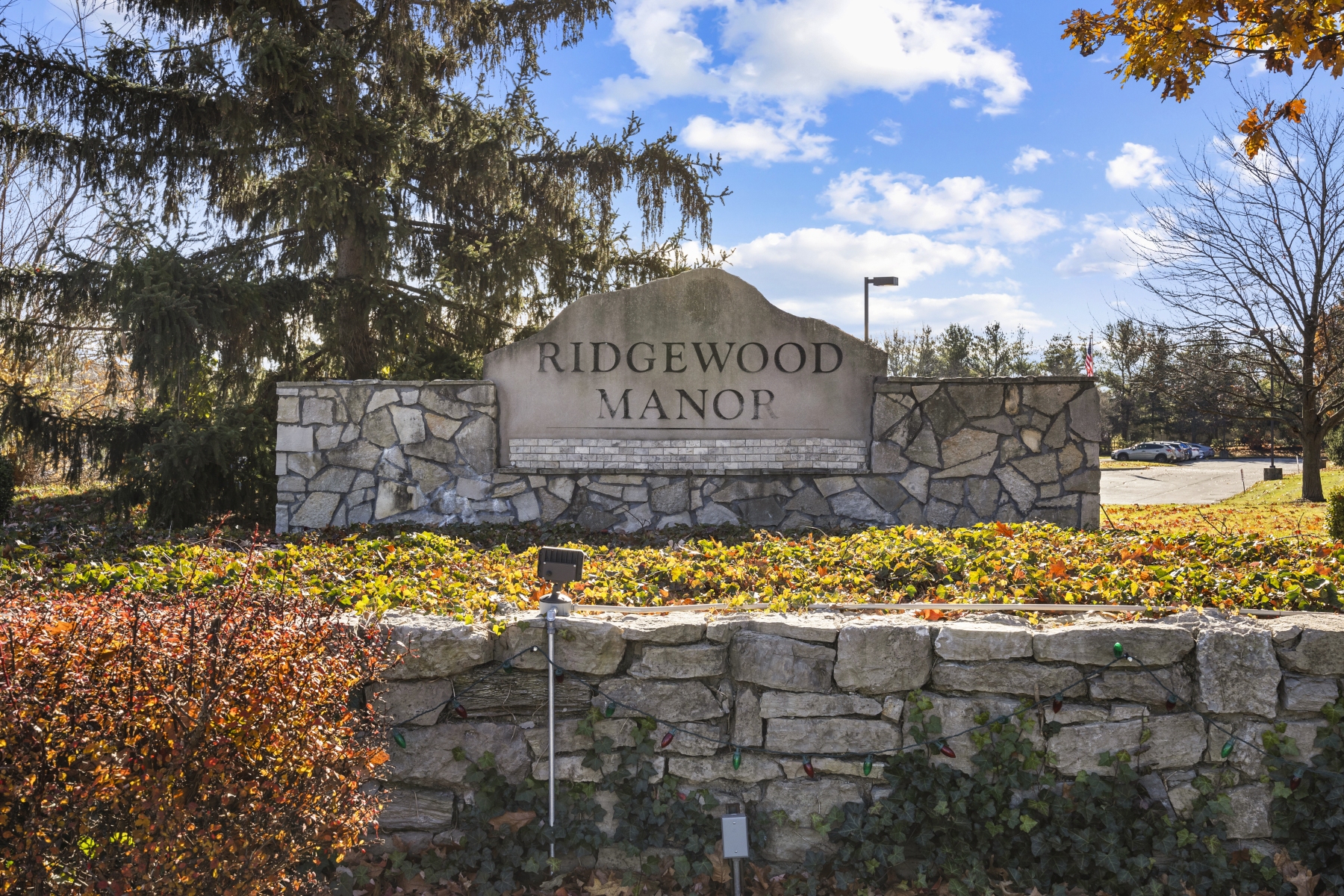 Ridgewood Manor welcome sign